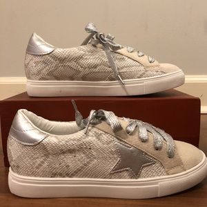 low top sneakers